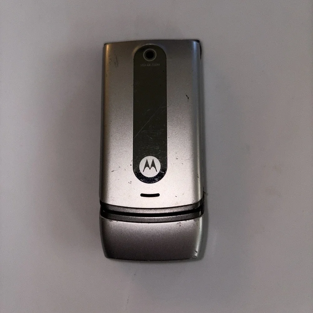 Motorola W series W376g - Silver and Gray ( TracFone ) Cellular Flip Phone